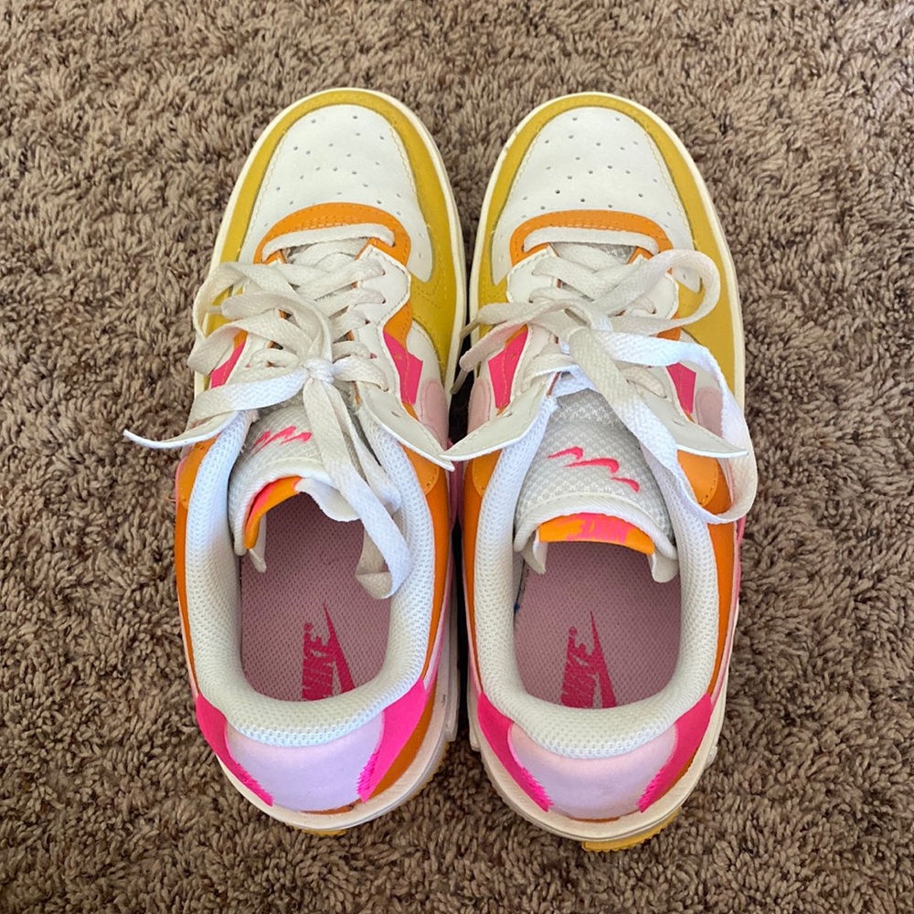Selling a pair of Nike shoes ONLY WORN ONCE